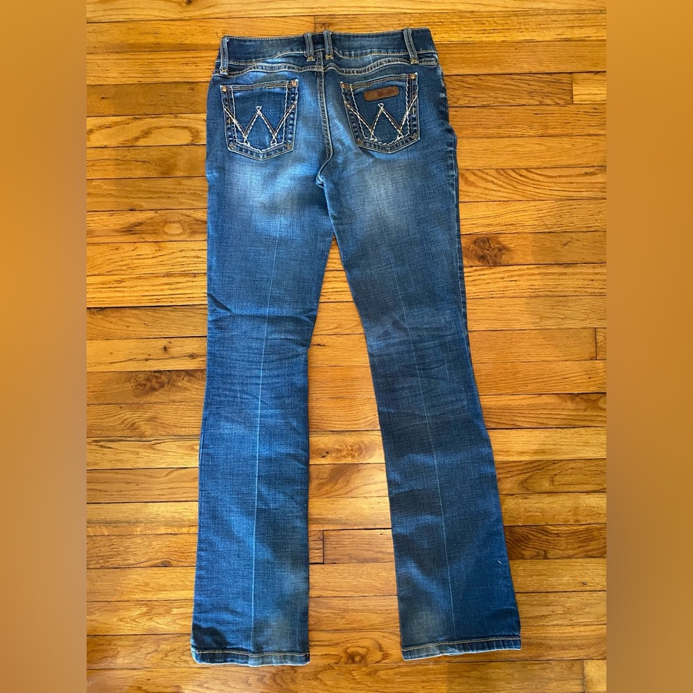 Retro Wrangler Women's Boot Cut Jeans in Classic Blue 7/8 x 36